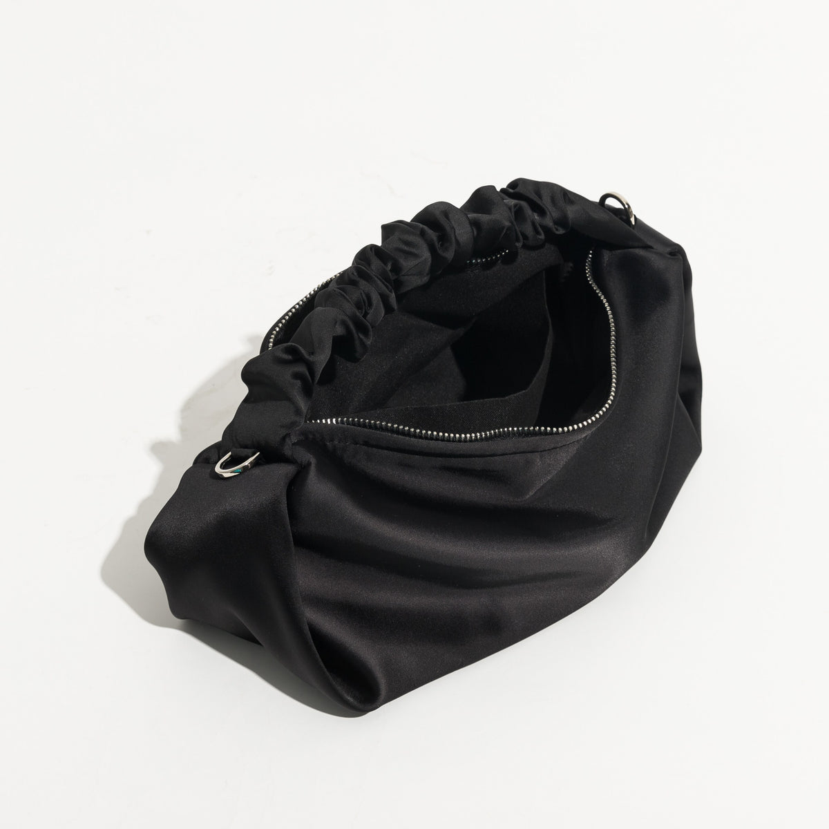 Satin Halbmondtasche